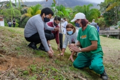 Plantio-das-primeiras-arvores-do-projeto-de-arborizacao-dos-bairros