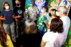 Secretaria-de-Cultura-Cleo-Jordao-e-subsecretario-Ricardo-Guarilha-com-os-artistas-da-mostra-coletiva