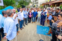 Prefeito-Vinicius-Claussen-secretarios-vereadores-e-expositores-da-Feirinha-comemoram-lancamento-oficial-da-obra-de-remodelacao-do-espaco