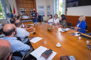 Prefeito Vinicius Claussen reúne secretários para definir prioridades da nova gestão