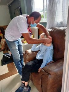 Teresópolis vacina 290 profissionais de saúde e idosos de instituições delonga permanência contra a Covid-19