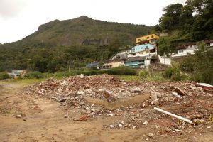 Demolição na Posse em Teresópolis 