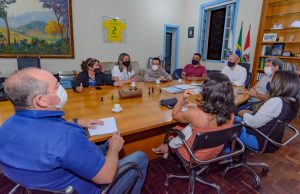 Reunião do Prefeito Vinicius Claussen e vereadores Teco Despachante e Diego Barbosa com representantes do Conselho Municipal dos Direitos da Pessoa com Deficiência