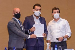Prefeito Vinicius Claussen, Governador Cláudio Castro e Luiz Fernando Gomes com as demandas do Mercoserra