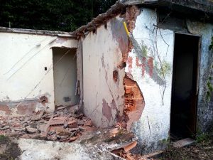 Defesa Civil de Teresópolis demole casas com laudo de interdição permanente