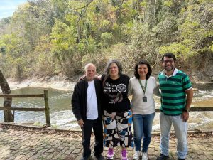 Secretária de Turismo Nina Benedito e representantes da Associação de Moradores