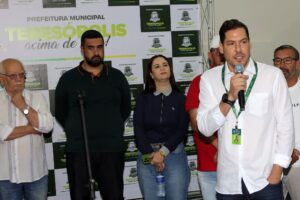 Prefeito visita prédio do futuro Hospital do Povo de Teresópolis Prefeito visita prédio do futuro Hospital do Povo de Teresópolis